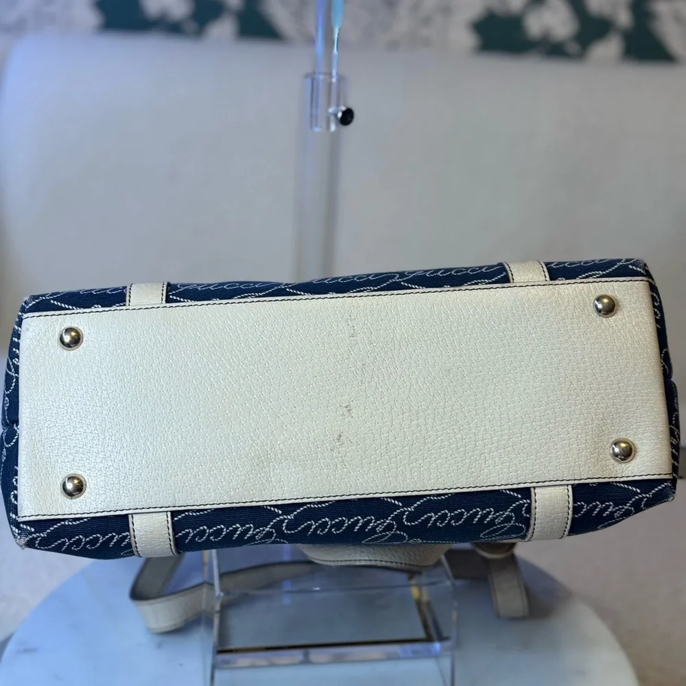 Gucci Navy and Cream Shoulder Bag - Picture 11 of 13